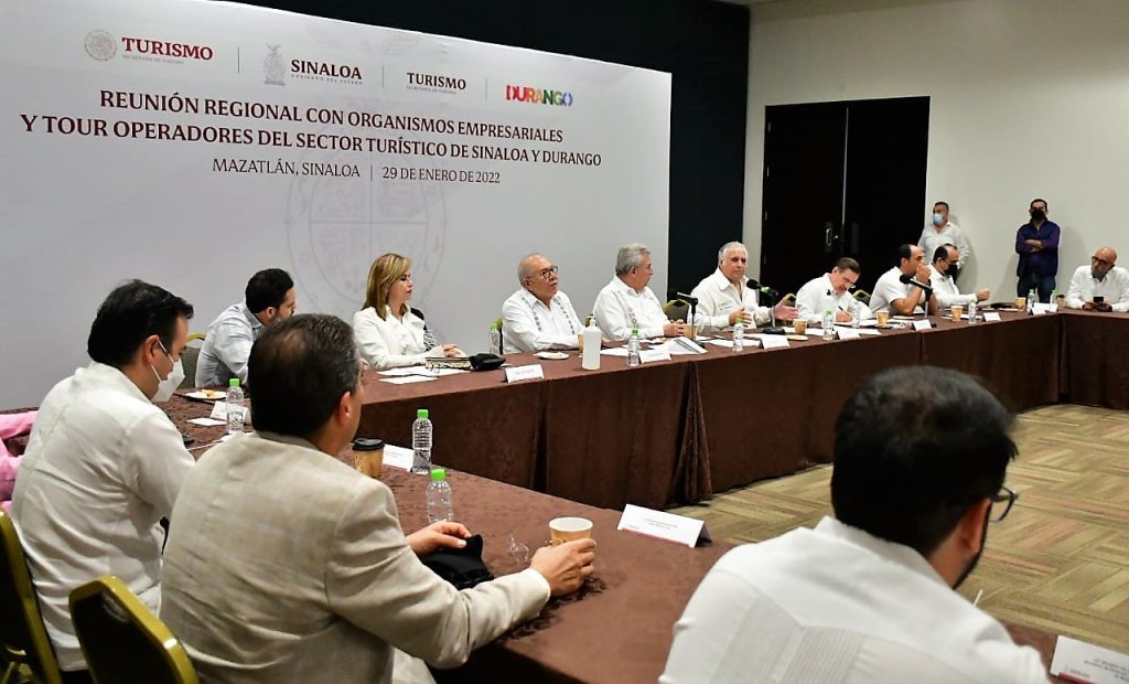 Queremos que Mazatlán siga repuntando en turismo Sostiene el gobernador de Sinaloa Rubén Rocha Moya en la reunión regional de turismo Sinaloa Durango de Rocha 2022 1