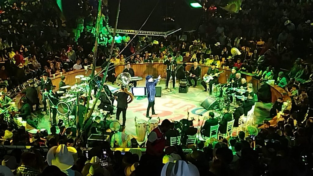 El cantante Julión Álvarez logró abarrotar el palenque de la Feria Nacional de Durango 2022 aa