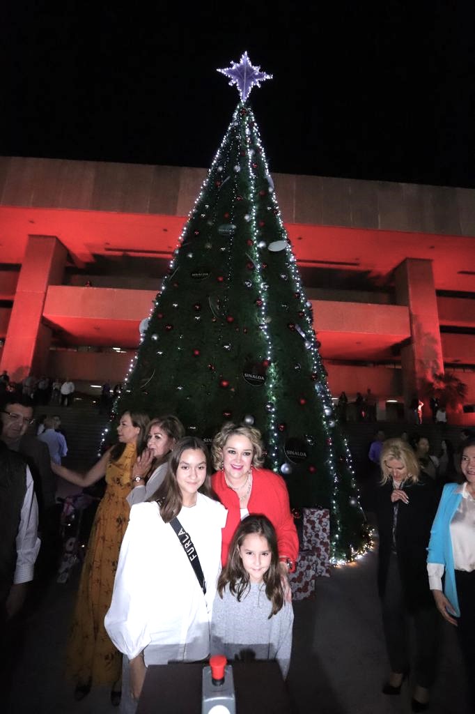 Gobierno del Estado y DIF Sinaloa realizan el tradicional encendido del Árbol de Navidad 2022 1
