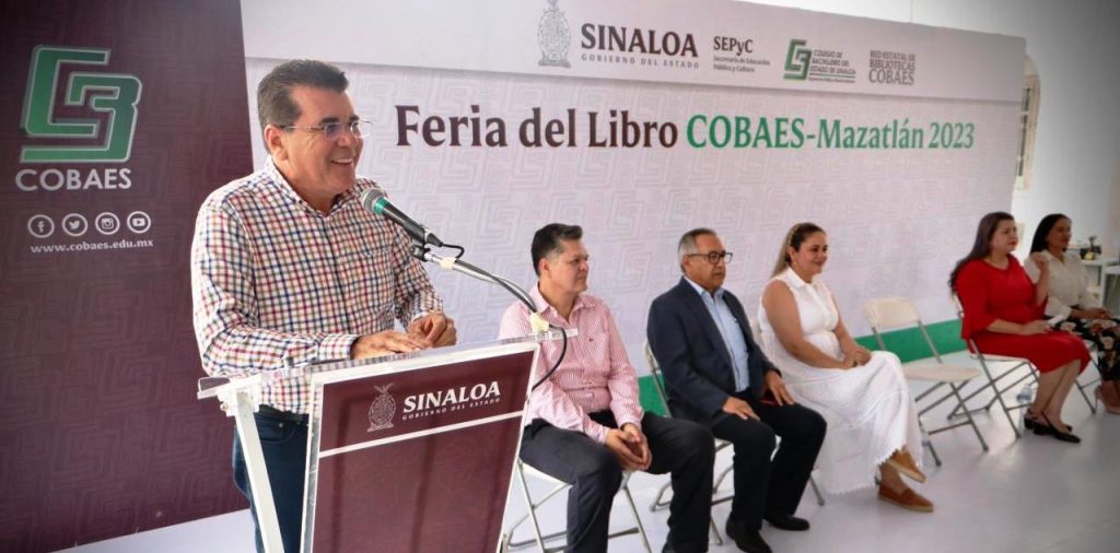 Con la Feria del Libro de Cobaes-Mazatlán se vive en la Plazuela República una fiesta literaria 2023 3