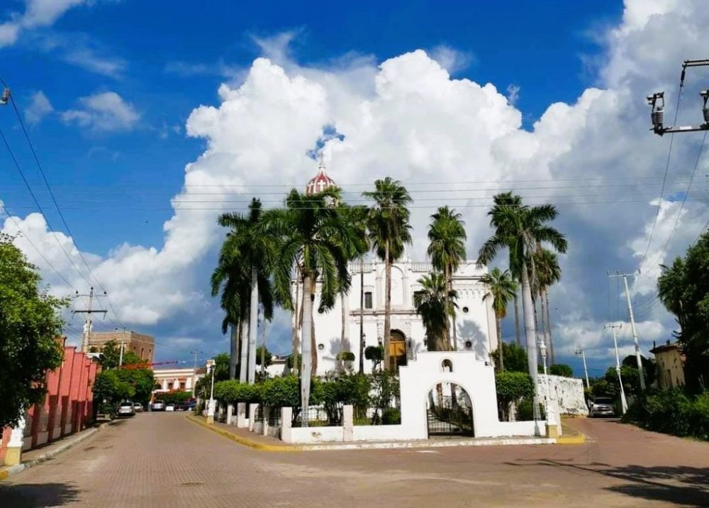 Iglesia de San Ignacio de Loyola en el Pueblo Mágico de San Ignacio Zona Trópico Sinaloa México 2023 1