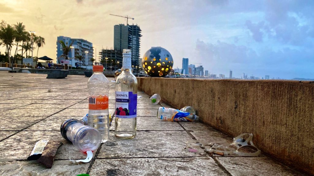 Llama Gobierno Municipal a locales y turistas a hacer consciencia evitando dañar la imagen y el medio ambiente generando basura en el malecón, playas y la ciudad 2023 2