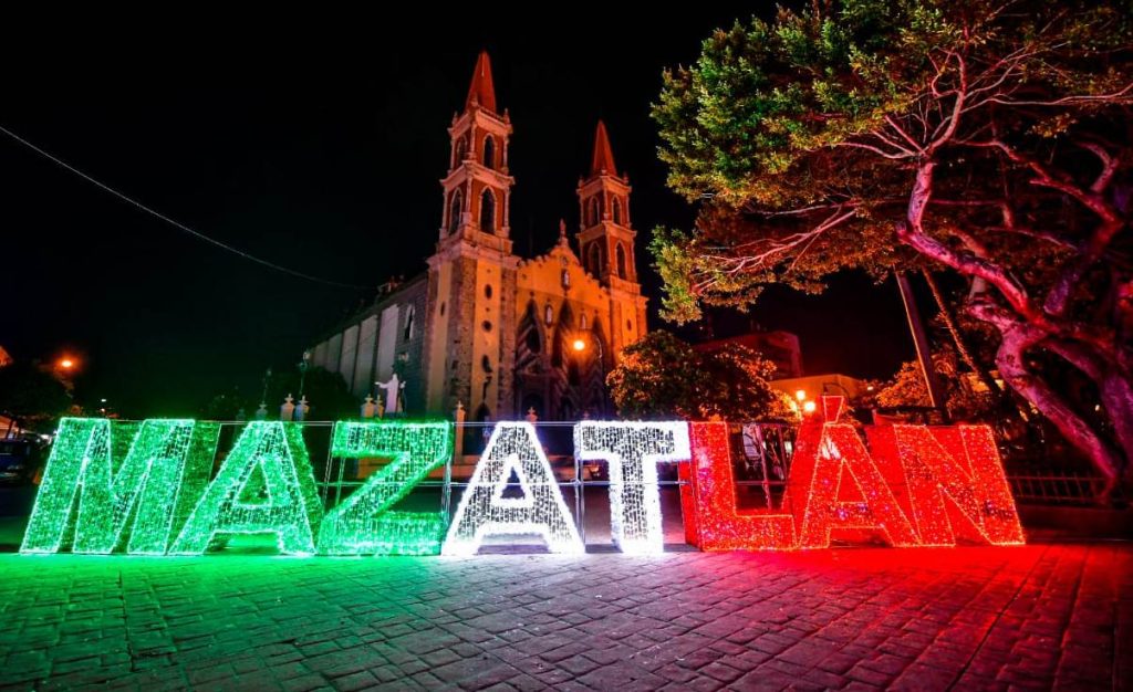 Palacio Municipal de Mazatlán se ilumina con los colores patrios 2023 1