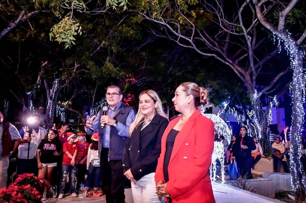 Ilumina a Mazatlán la magia de la navidad con el encendido de la Villa Navideña 2023 2