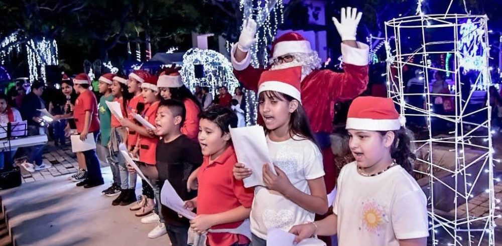 Ilumina a Mazatlán la magia de la navidad con el encendido de la Villa Navideña 2023 4