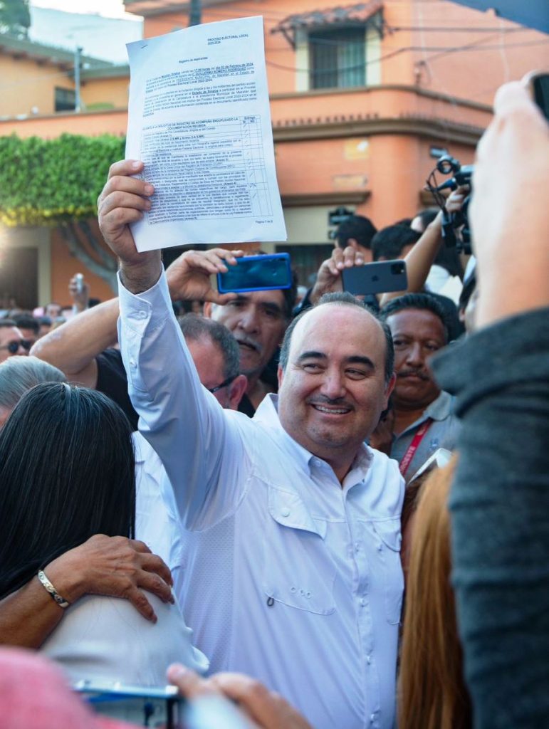 Ante miles de simpatizantes y miembros del PAN, PRI, PAS y PRD esta tarde Memo Romero se Registro su Precandidatura a la presidencia municipal de Mazatlán por el PAN 2024 1