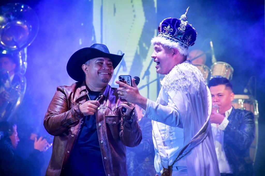 La Original Banda El Limón pone a Bailar a miles de Carnavaleros en el Tradicional Baile de Lunes de Carnaval en Mazatlán 5