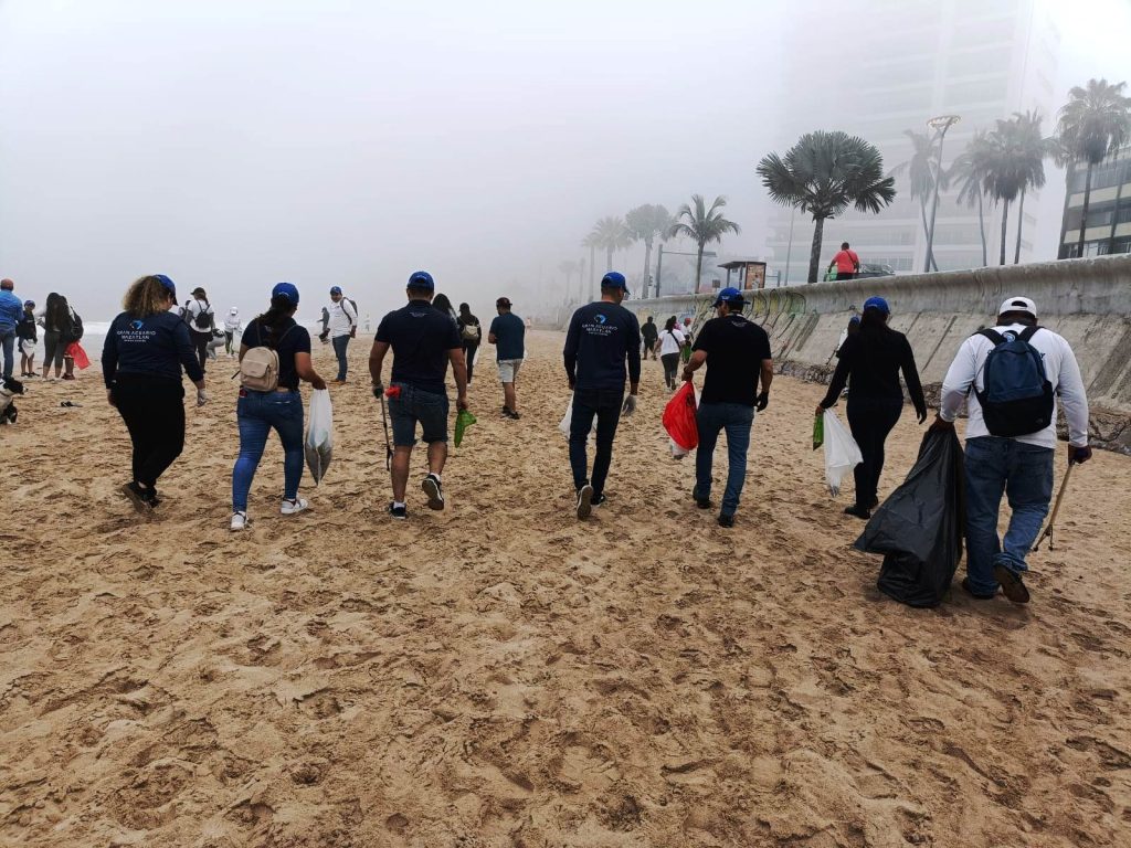 Gran Acuario Mazatlán participa en programa de limpieza de playas con motivo del Día de la Madre Tierra.2024 2