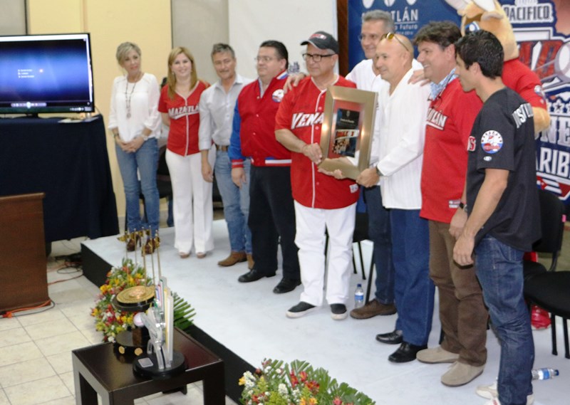 Venados y Pacho Reconocidos por Ayuntamiento de Mazatlán 2016