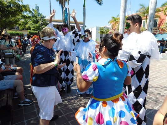 Turistas Gozan en la Machado de las Fiestas del Carnaval de Mazatlán 2017