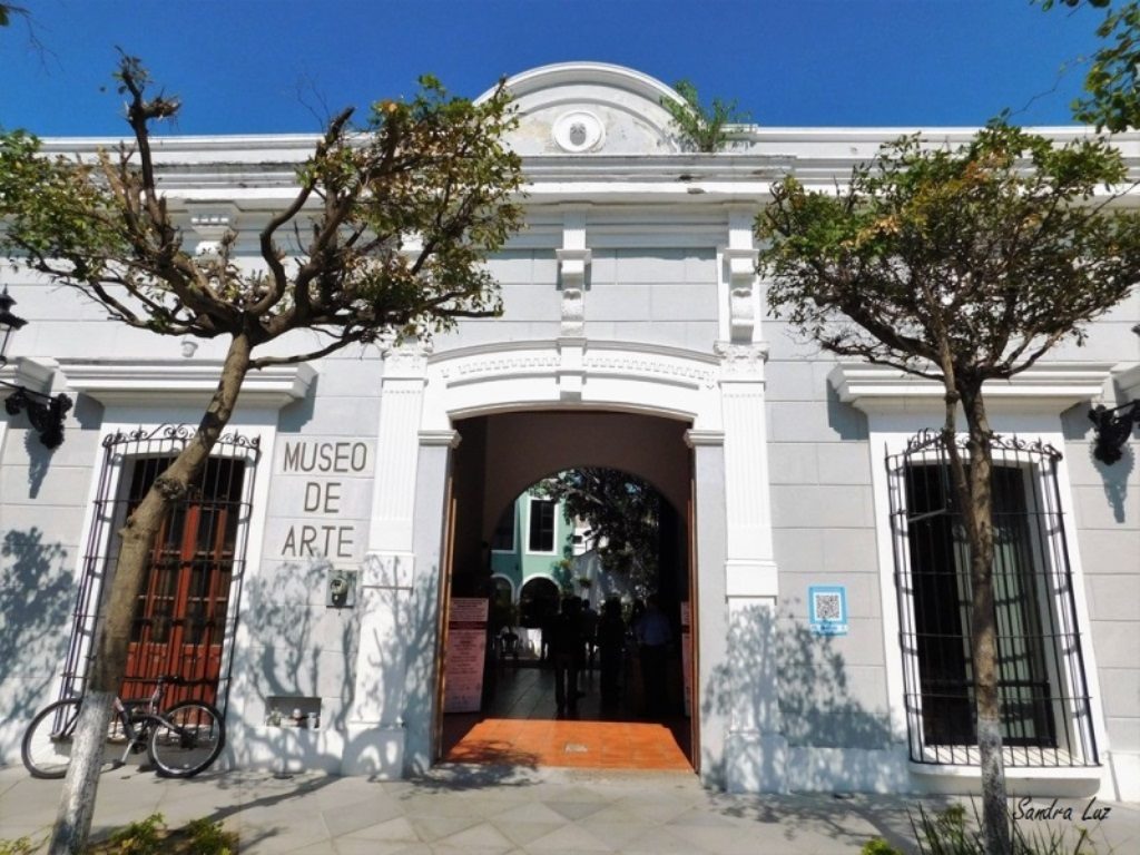 En Sinaloa no podemos pasar por alto esta celebración, es por ello que dedicamos el presente y, con el mismo, a la vez rendimos un gran reconocimiento a todas aquellas personas que de una u otra manera se han visto involucradas en el rescate, creación o preservación de los museos sinaloenses, de igual forma a quienes los patrocinan, promueven y, por supuesto, a quienes los visitan.