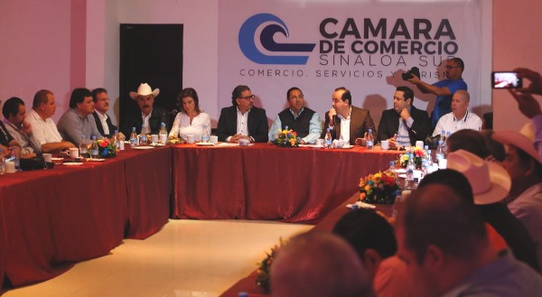 Reconocimiento Organismos Empresariales Fernando Pucheta Alcalde de Mazatlán 2017