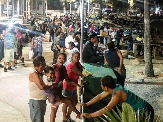 La Tradición de Esperar los Pajaritos en Mazatlán 2018