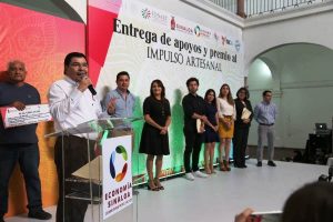 Entregan el Premio Impulso Artesanal Puro Sinaloa 2018 Javier Lizárraga Mercado