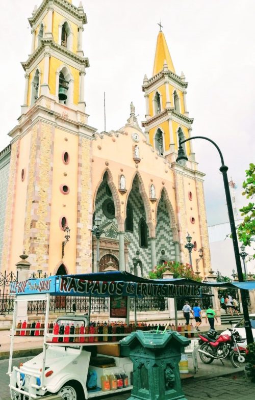 Quirino Ordaz Coppel en Plazuela República Catedral Raspados de Mazatlán con Turistas Agosto de 2019 2