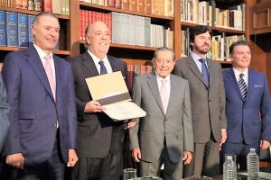 Carlos Berdegué Sacritán Recibe el Premio a la Excelencia Turística 2019 3