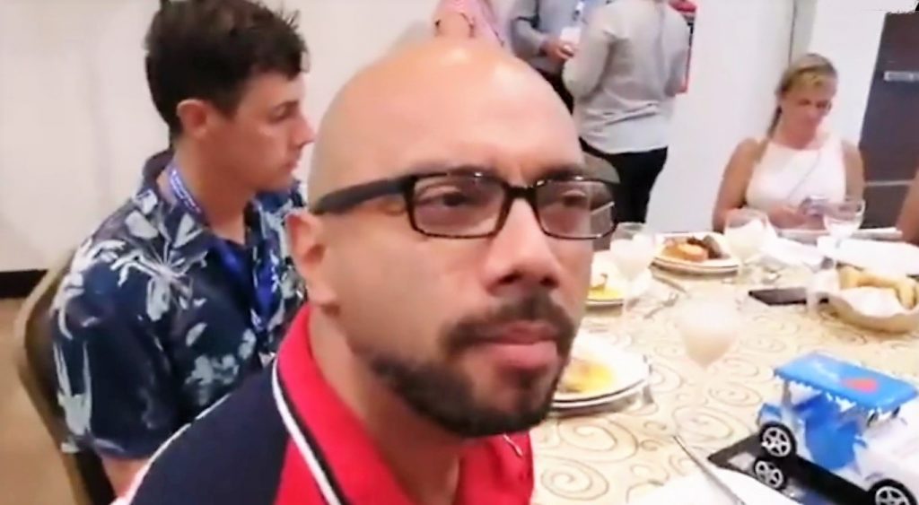 Seguimos con la publicación de las opiniones de los principales jugadores turísticos mexicanos, quienes desde sus empresas aportan grandes corrientes de turistas a Mazatlán y, por ende, incalculables beneficios. En esta ocasión les damos a conocer la opinión de Eloy Pérez VP Glopbal Supply de Best day Group, quien de verdad nos sorprendió con las cifras y conceptualización que de Mazatlán tienen en su grupo. Es importante escuchar la opinión de Eloy vertida en el vídeo que le grabamos y que es parte integral del presente, quien, además, aprecia muchas cosas de Mazatlán, su gente y sus atractivos, que a veces a los propios miembros del sector turístico y en general de la población mazatleca pasan desapercibidos y eso debe de cambiar