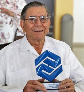 Ricardo Lizárraga Granados Reconocido Trayectoria EMrpesarial Café el Marino Coparmex Mazatlán 2019 (2)c