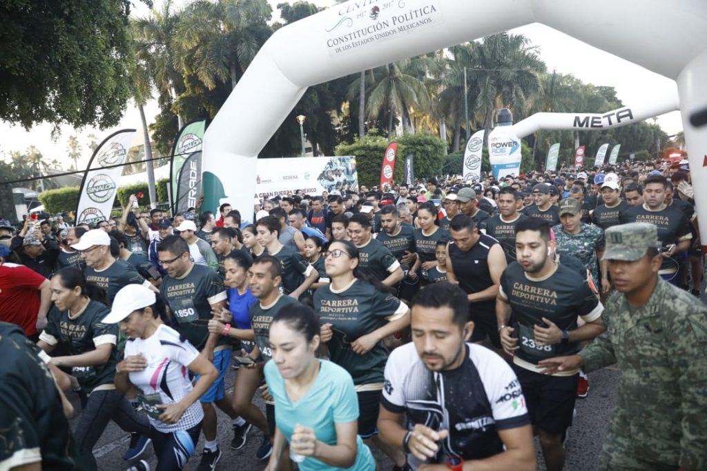 Miles de personas acuden a la carrera deportiva “La gran fuerza de México”