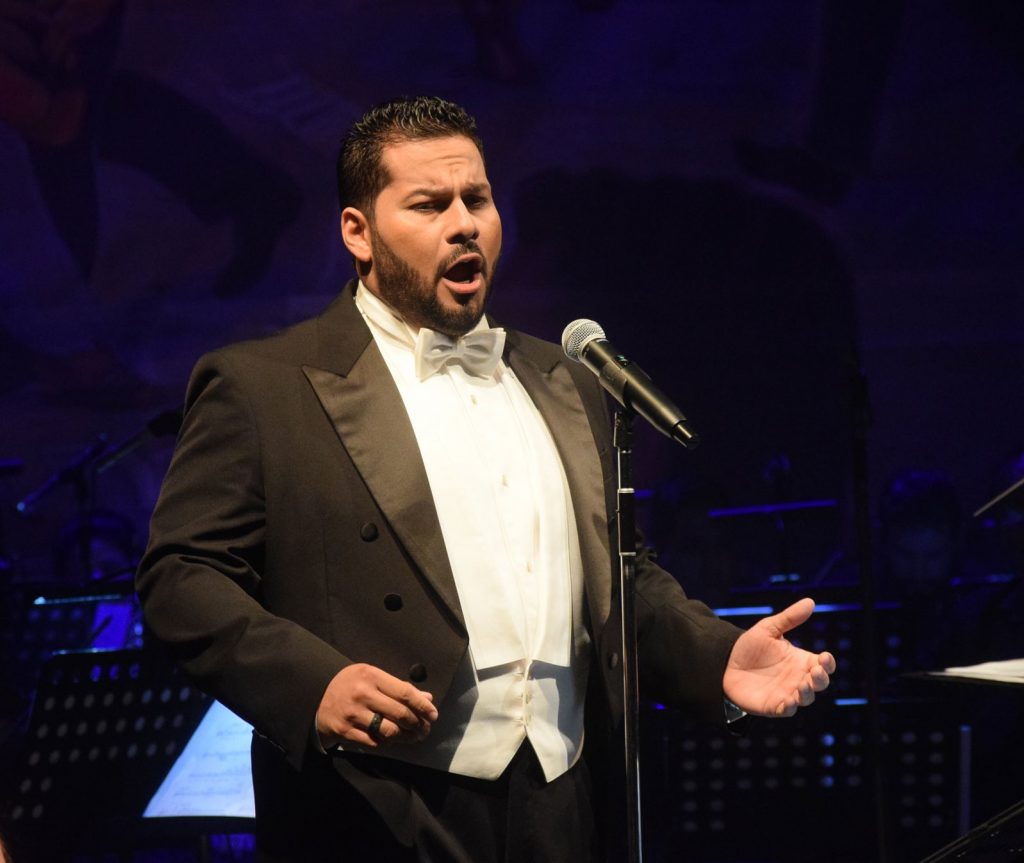 Carlos Osuna Tenor Cantante de Opera Mazatlán 2020