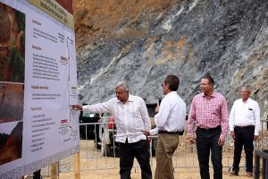 Supervisan AMLO y Quirino construcción de la carretera Badiraguato Chihuahua 2020