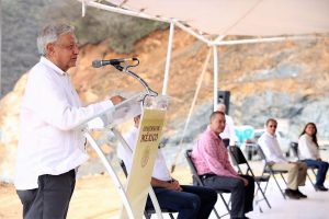 Supervisan AMLO y Quirino construcción de la carretera Badiraguato Chihuahua 4