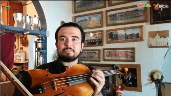 2.- Jacob Tapia, forma parte de las filas de segundos violines de la OSSLA