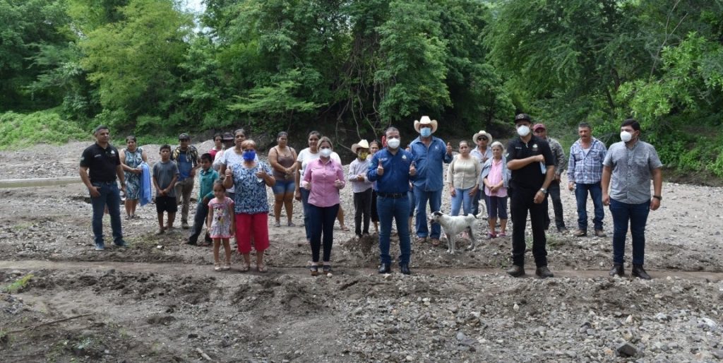 Gira por algunas comunidades serranas del municipio de San Ignacio en las que se dieron inicio así y entrega de algunas obras