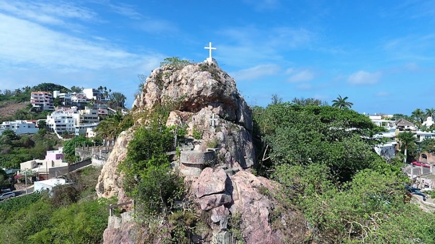 El Cerro de la Cruz de Mazatlán un Súper Atractivo Natural y Religioso Atrapado 2021