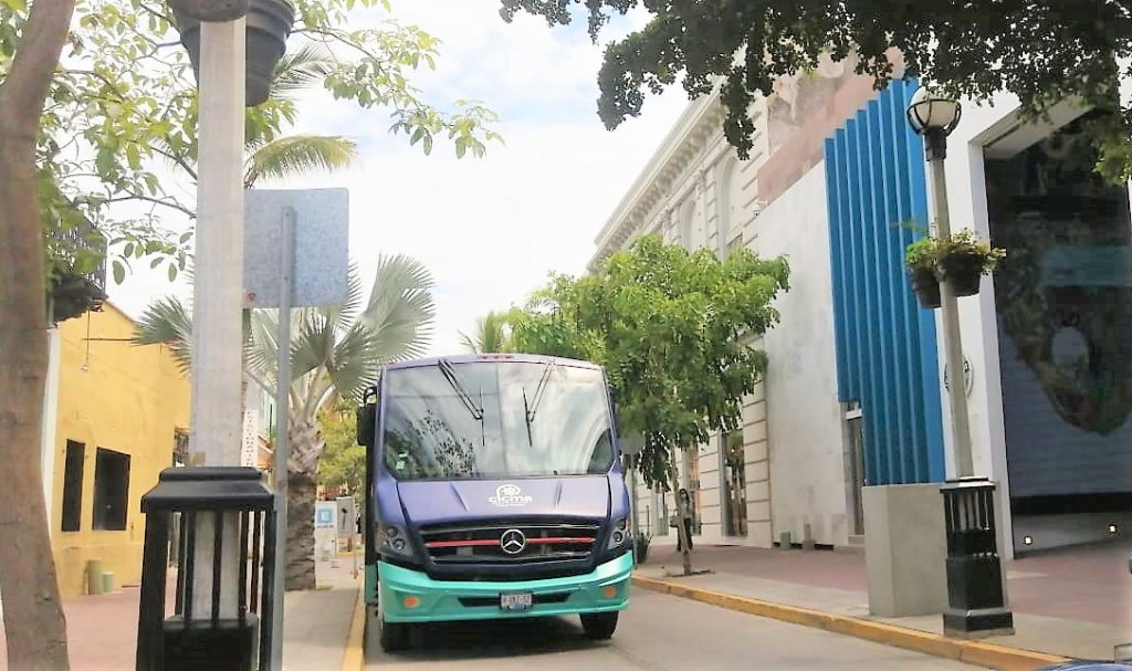 Grupo Pinsa Dona Camión de Pasajeros al Centro de Innovación Cultural de Mazatlán 2021
