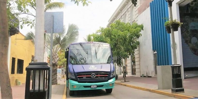 Grupo Pinsa Dona Camión de Pasajeros al Centro de Innovación Cultural de Mazatlán 2021