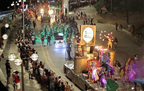 Mazatlán se Anota un Gran Éxito con Metamorfosis el Desfile de Día de Muertos 2021 1