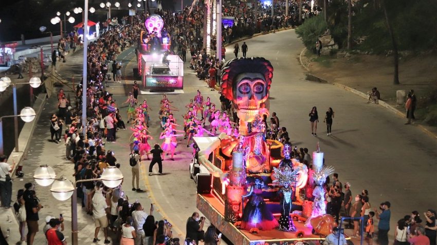 Mazatlán se Anota un Gran Éxito con Metamorfosis el Desfile de Día de Muertos 2021