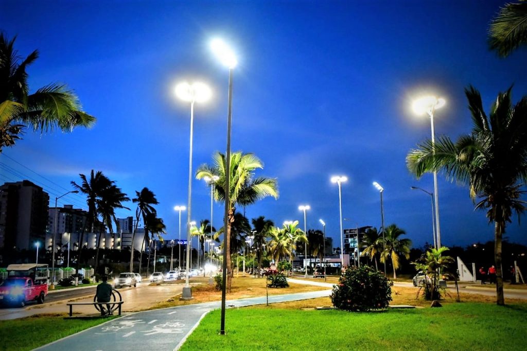 Iluminan con 130 lámparas la avenida Sábalo Cerritos de Mazatlán 2021 4