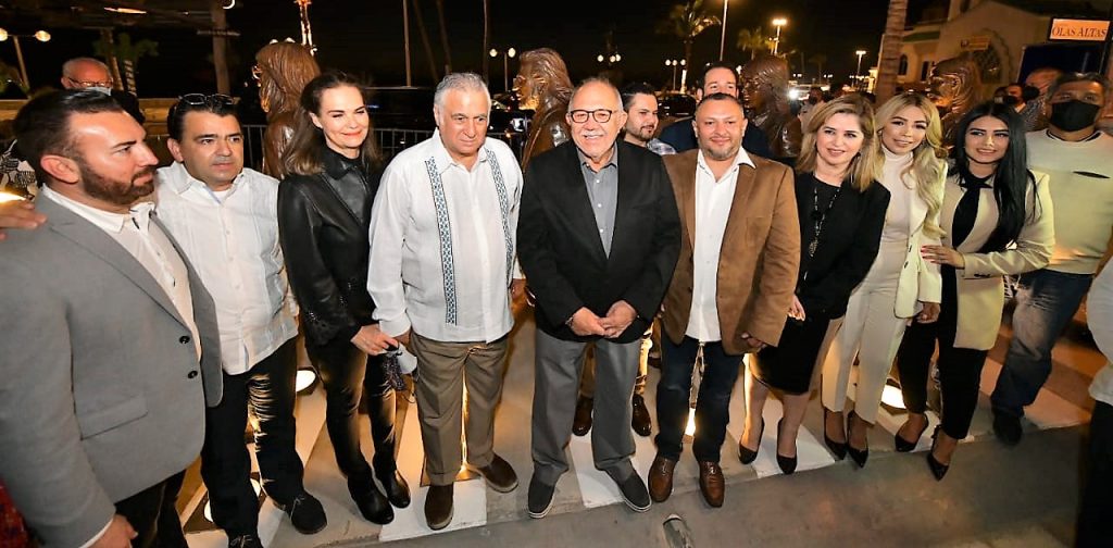 Inaugura Secretario Federal de Turismo Miguel Torruco Marqués Monumento a The Beatles en Mazatlán 2022 2