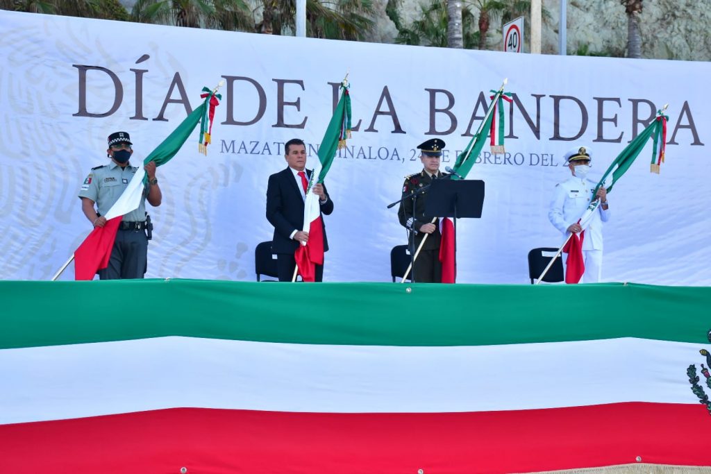 Celebran autoridades civiles y militares Día de la Bandera Nacional ...