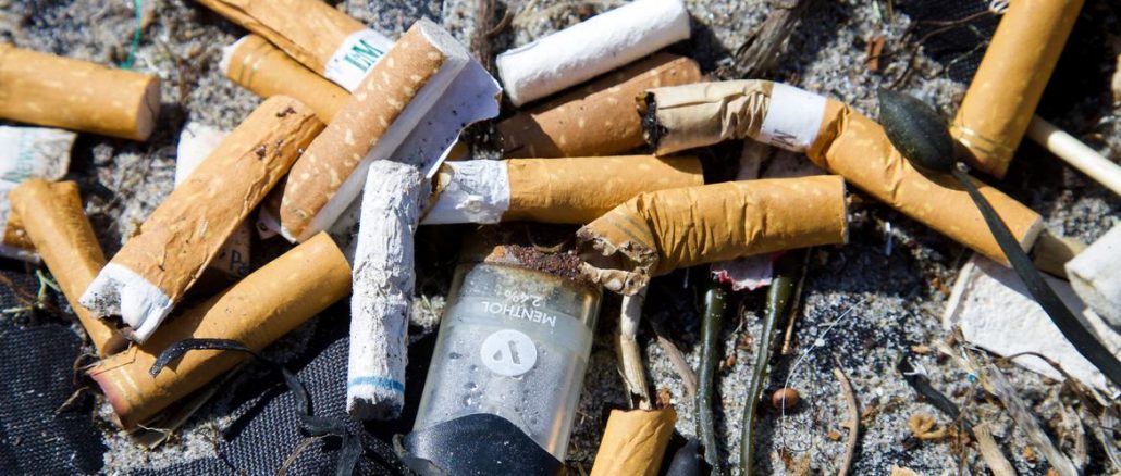 Lanzan una nueva campaña para reducir la contaminación de los microplásticos que ocasionan los cigarrillos 2022