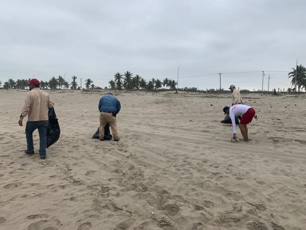 Limpian playas de el Caimanero previo a la Semana Santa 2022 1