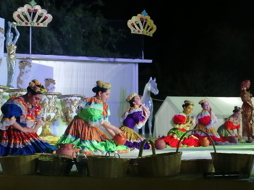 Un espectáculo lleno de colorido, alegría y folklor fue el que se vivió en el tercer día de actividades de la jornada cultural en la ExpoFeria Semana Santa San Ignacio 2022 3