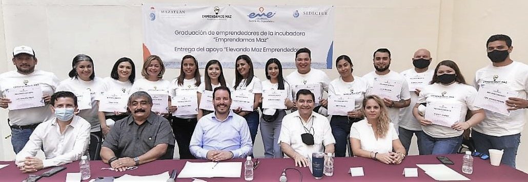 Gobierno de Mazatlán y Sedectur entregan reconocimientos y apoyos a graduados del programa Emprendamos Maz, Incubadora de Negocios 2022