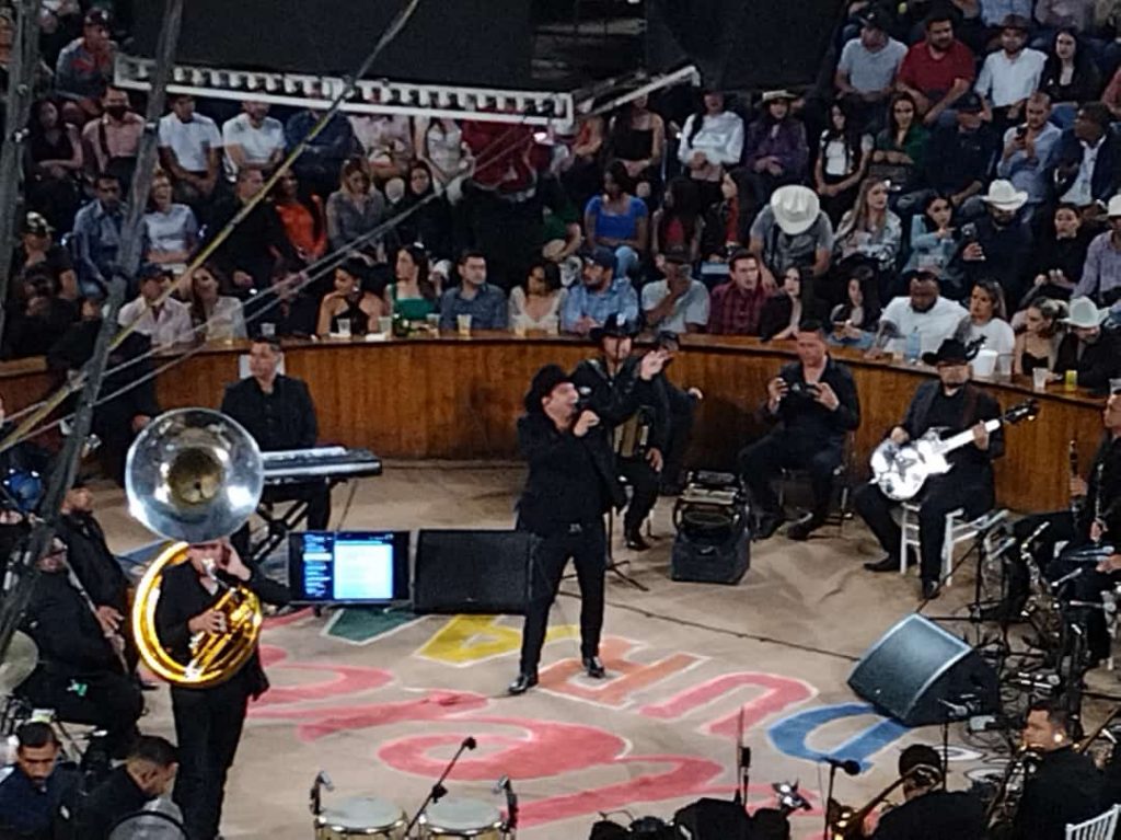 El cantante Julión Álvarez logró abarrotar el palenque de la Feria Nacional de Durango 2022 4