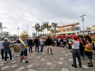 Arman los Recoditos tremendo fiestón en el Malecón de Mazatlán 2022