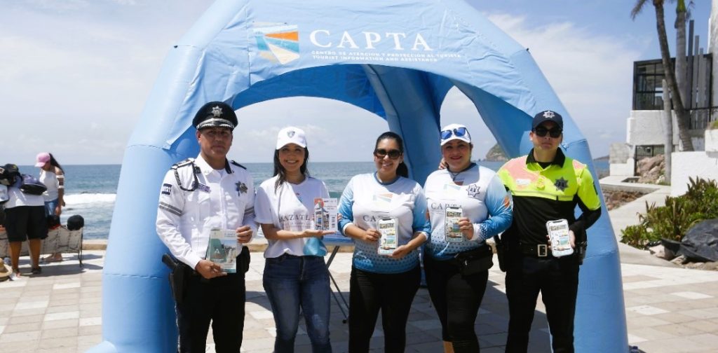 CAPTA instala módulo de información a turistas en las letras de Mazatlán Verano 2022