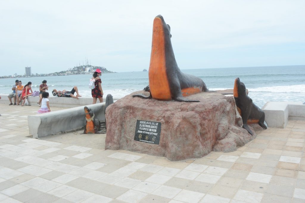 Gobierno Municipal repara Monumento a Lobos marinos
