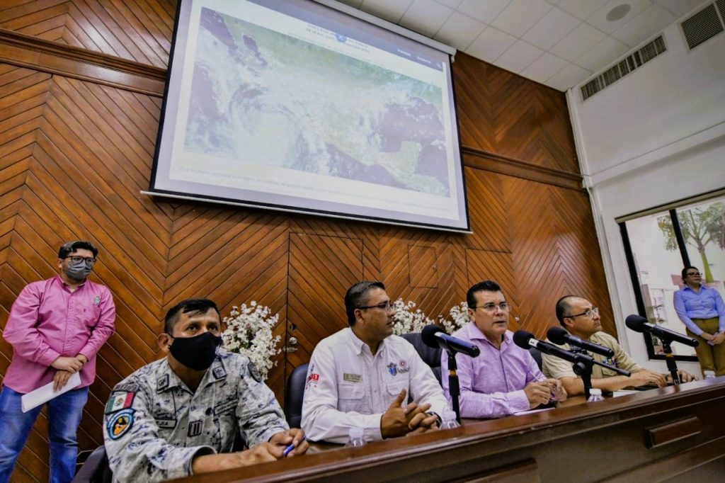 Autoridades Municipales de Mazatlán dan puntual seguimiento a huracán Kay 2022