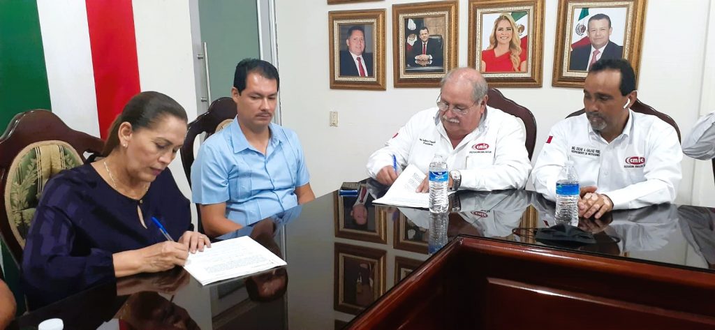 Constructores y Ayuntamiento de Escuinapa convenían colaboración 2022 1