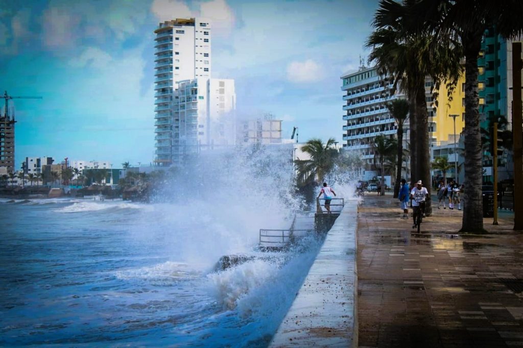 Evalúa Gobierno Municipal daños en restaurantes de la zona de playa sobre avenida del Mar Evalúa Gobierno Municipal daños en restaurantes de la zona de playa sobre avenida del Mar 2022 1