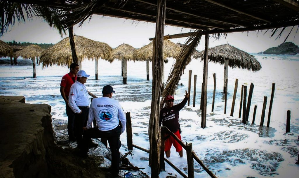 Evalúa Gobierno Municipal daños en restaurantes de la zona de playa sobre avenida del Mar 2022
