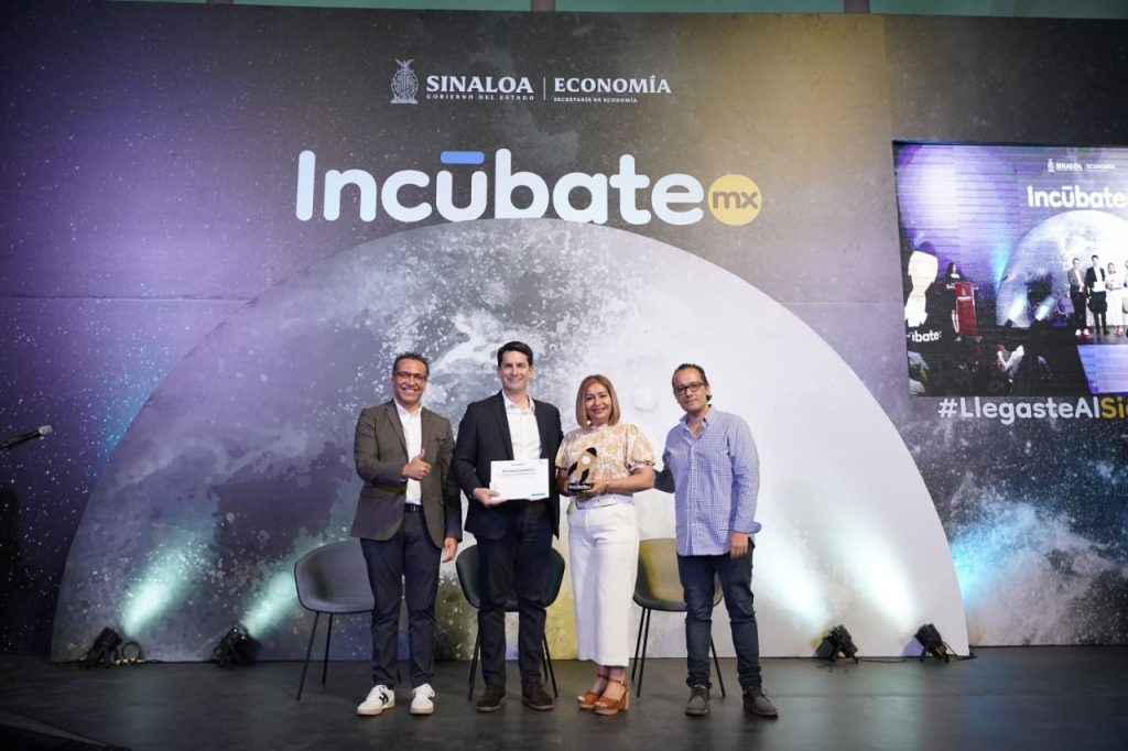Secretaría de Economía premia a la primera generación de IncúbateMX 2022 2