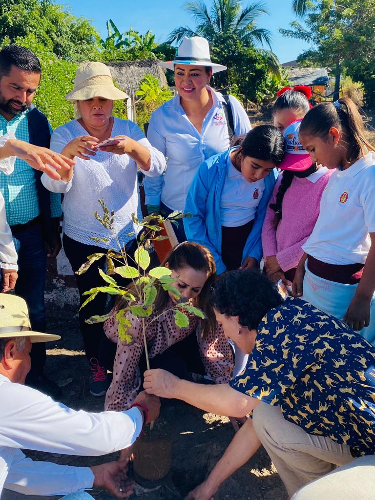 Dan 'banderazo' de inicio de arborización en Teacapán en circuito de Coloreando Sinaloa 2022 3